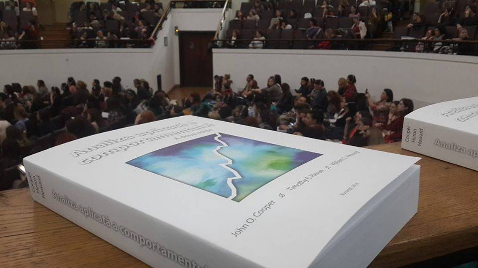 Cartea „Analiza Aplicată a Comportamentului”, disponibilă în limba română
